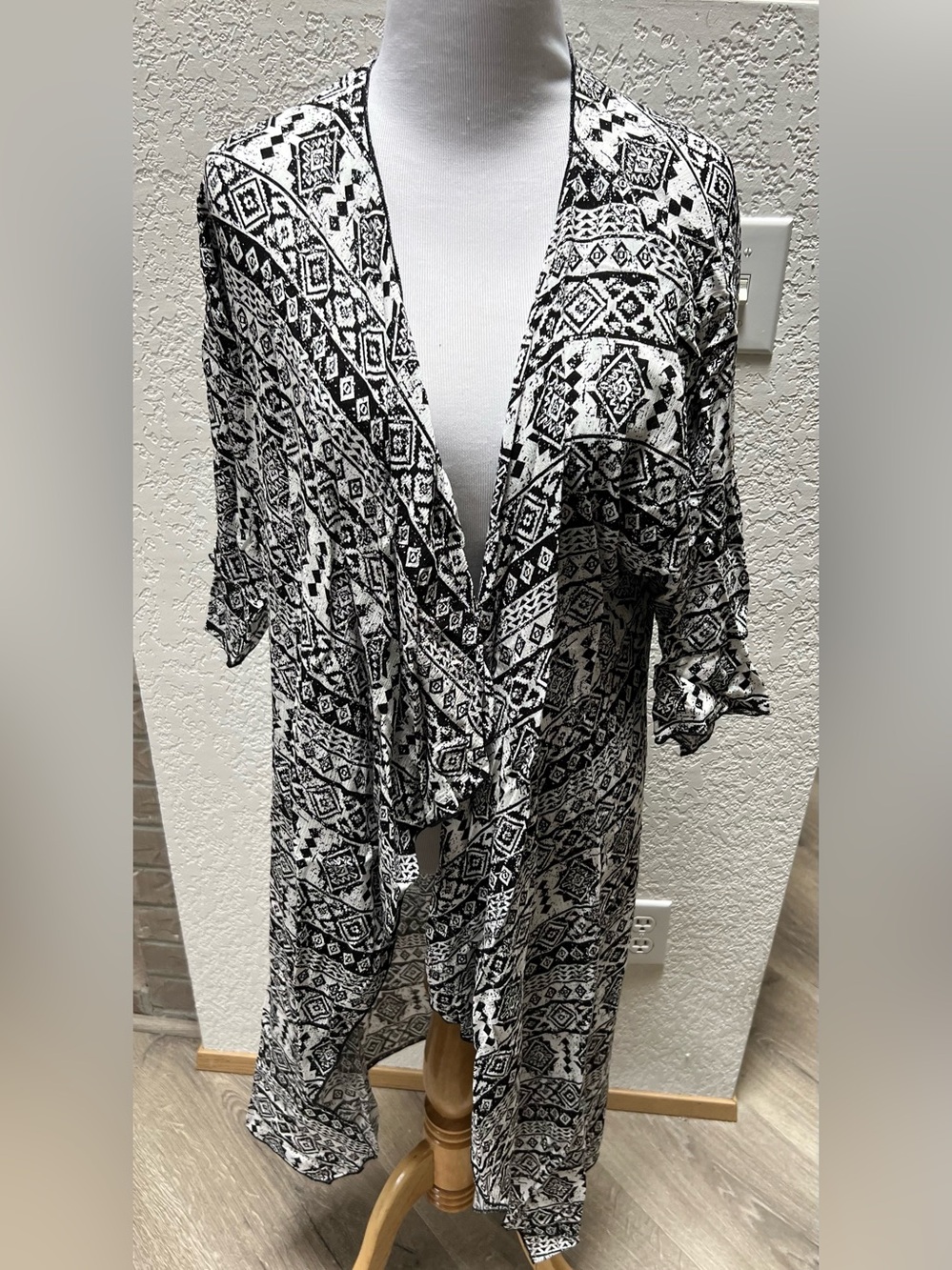 LuLaRoe Black & White Aztec Shirley Long Kimono - Picture 2 of 6